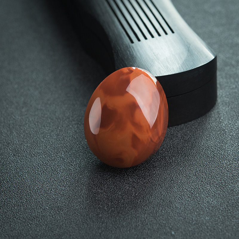 川料火焰纹南红随形吊坠-红掌柜