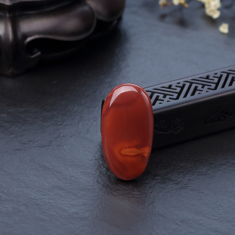 天然俏色南红吊坠-红掌柜