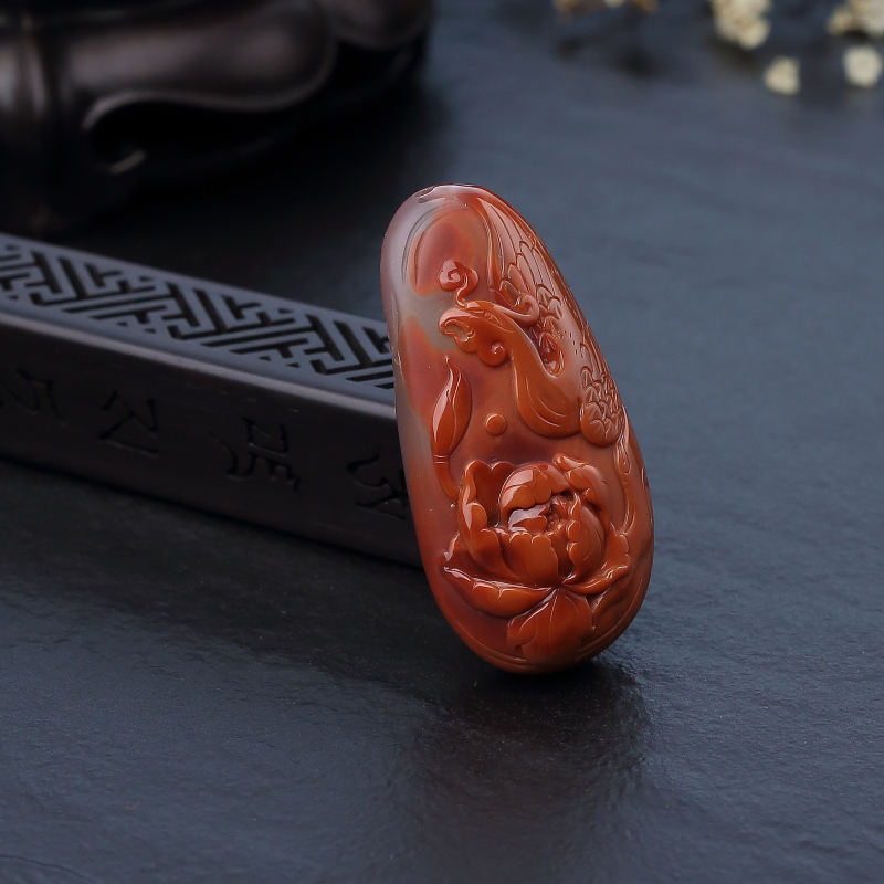 天然南红牡丹引凤吊坠-红掌柜