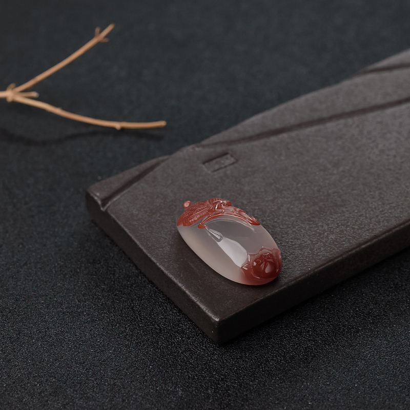 天然南红一鸣惊人吊坠-红掌柜