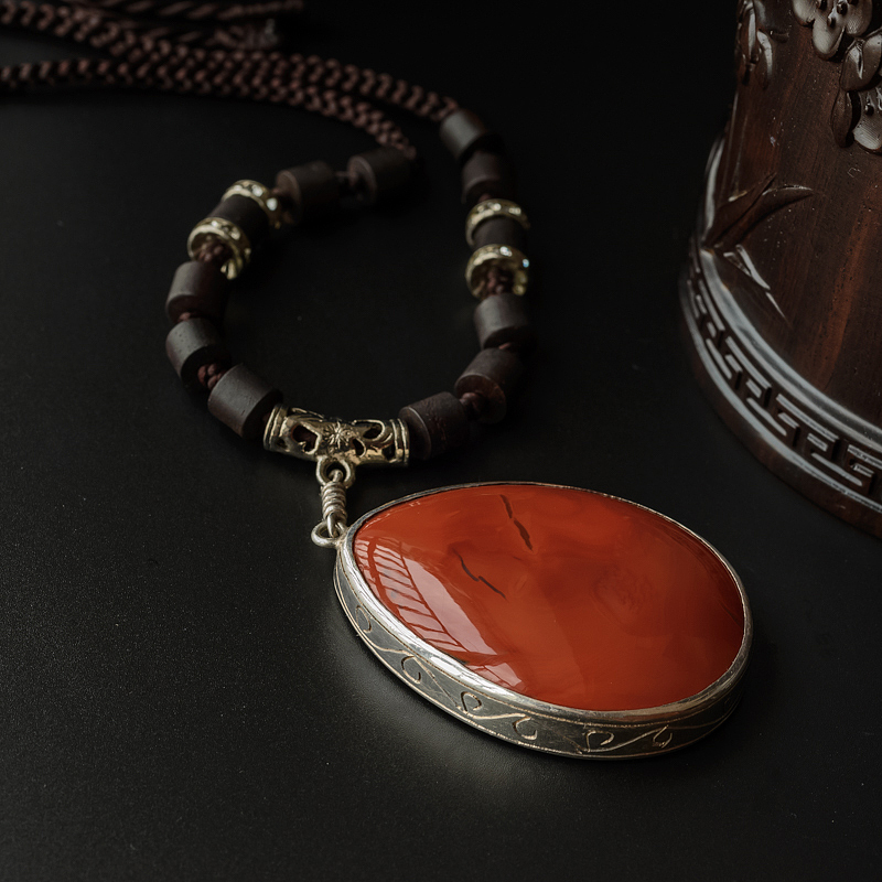 银镶南红随形吊坠-红掌柜