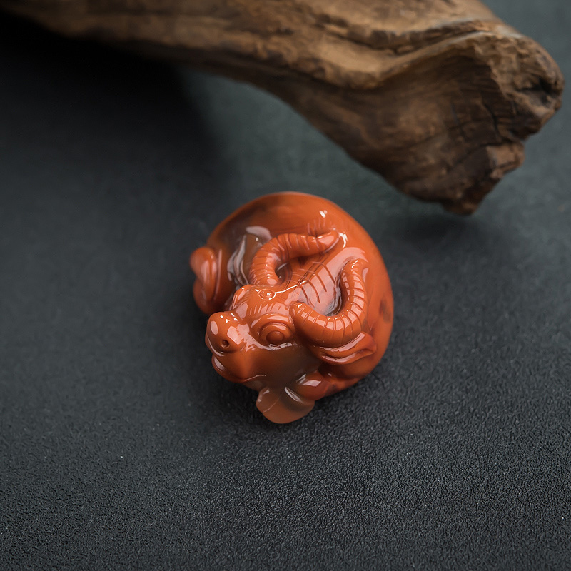 南红牛吊坠-红掌柜