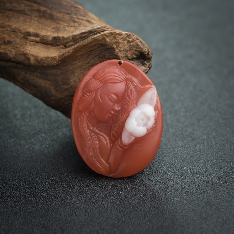 红白料南红美女吊坠-红掌柜