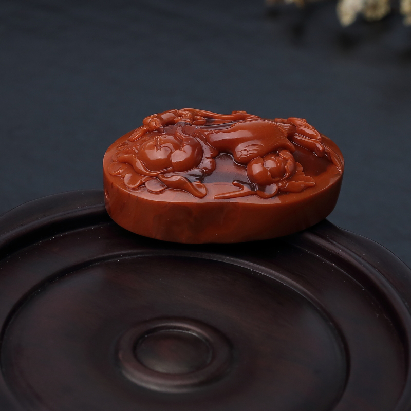 俏色南红花鸟吊坠-红掌柜