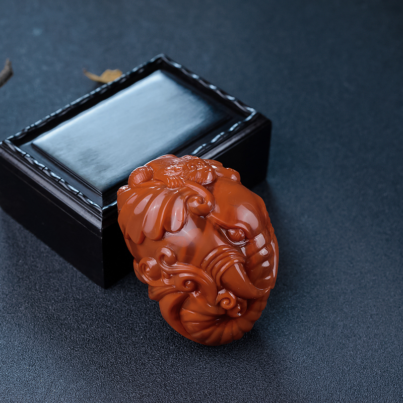 柿子红南红手把件-红掌柜