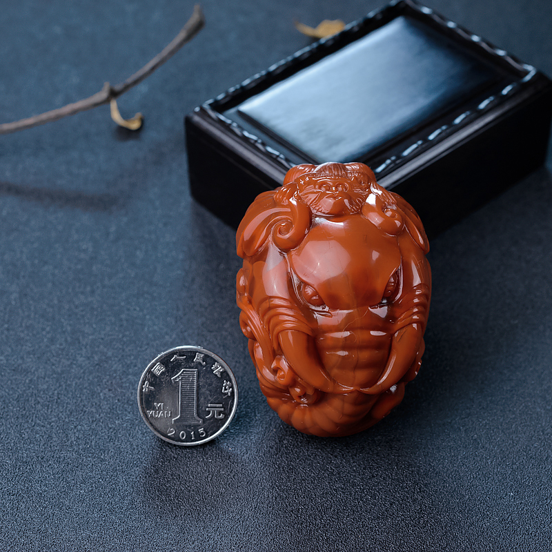 川料天然南红封侯拜相手把件-红掌柜