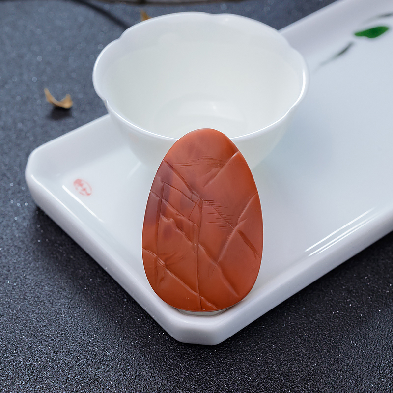 四川南红亿江南意境牌吊坠-红掌柜