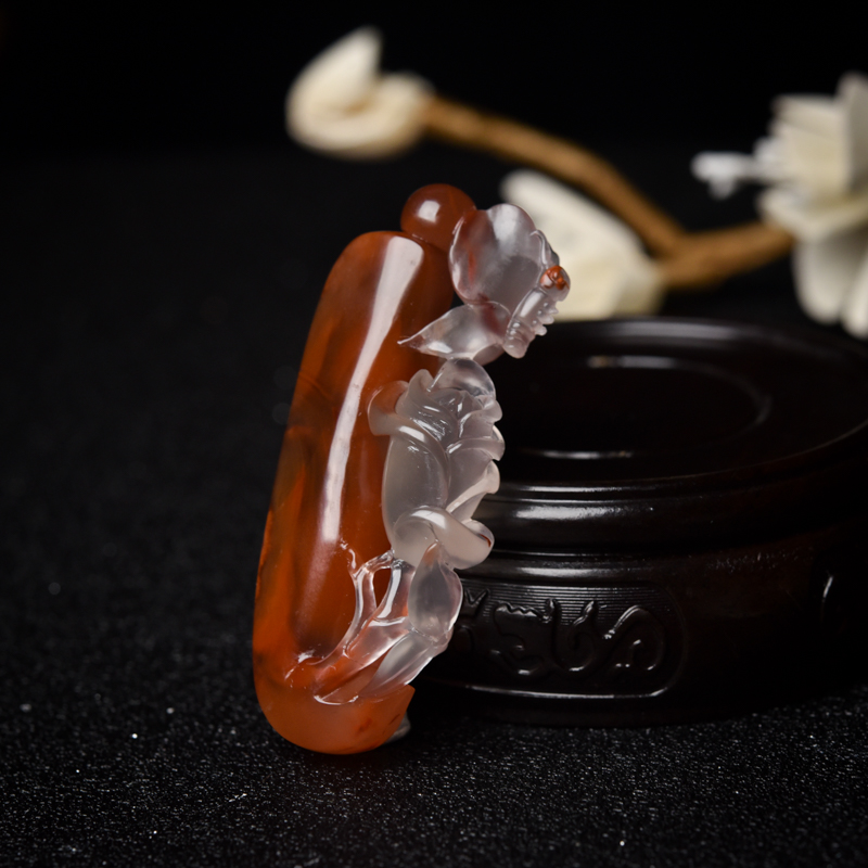 四川冰飘料南红蝶恋花吊坠-红掌柜