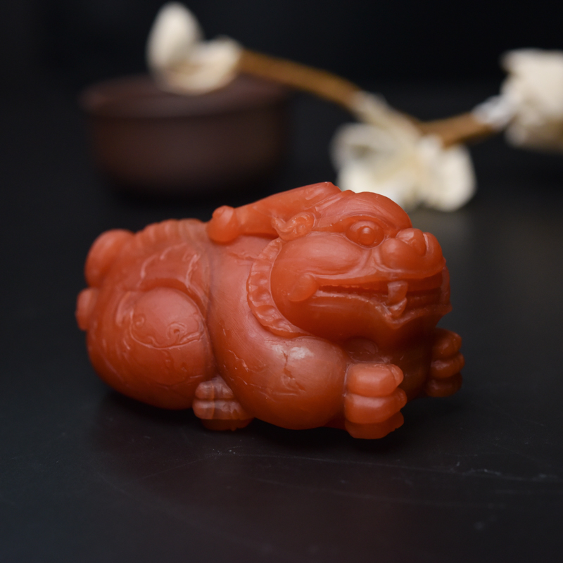 柿子红南红貔貅手把件-红掌柜