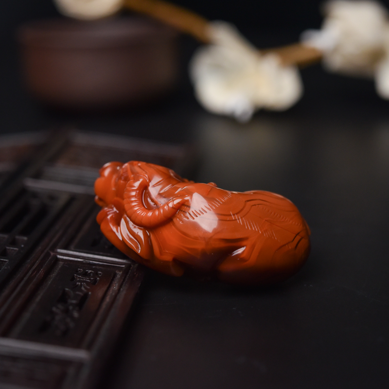 南红牛吊坠-红掌柜