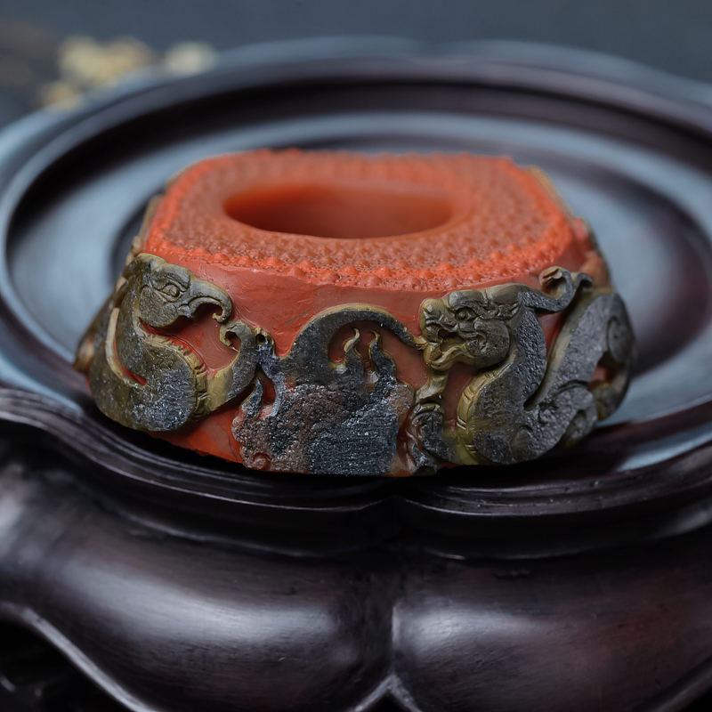 铁皮包浆料南红龙凤扣-红掌柜