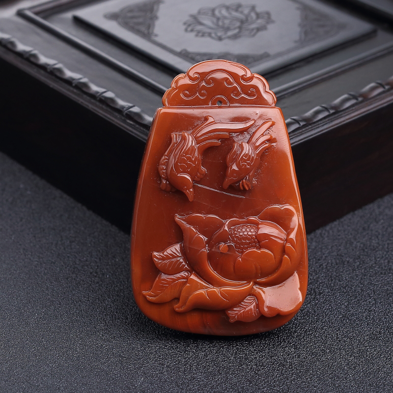 川料天然俏色南红鸟语花香吊坠-红掌柜