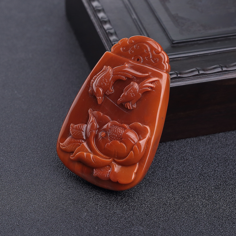 天然俏色南红鸟语花香吊坠-红掌柜