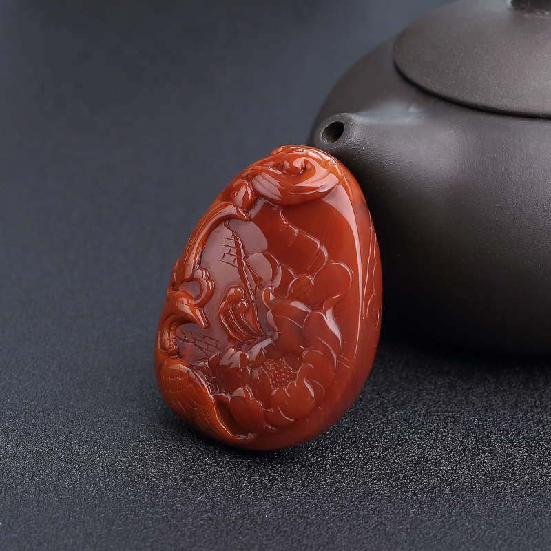 川料俏色南红牡丹引凤吊坠-红掌柜