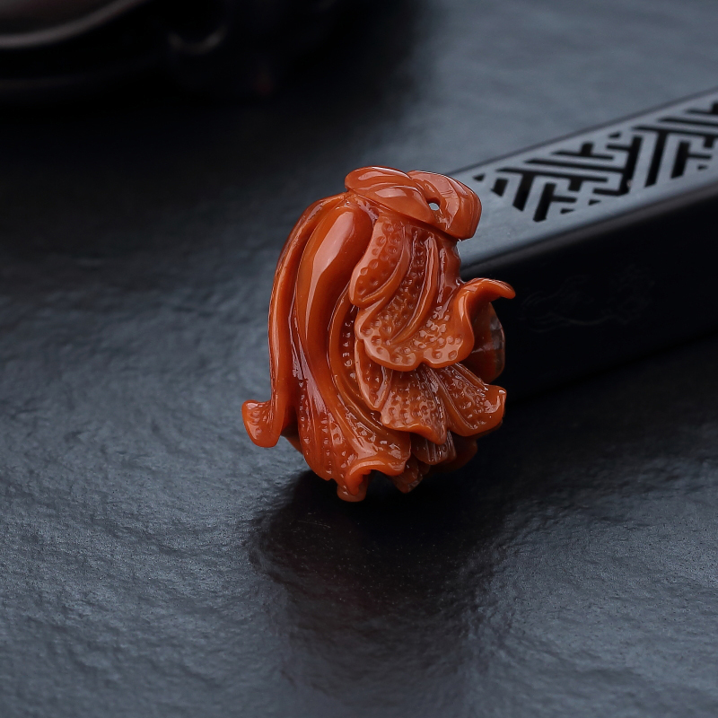 柿子红南红白菜吊坠-红掌柜