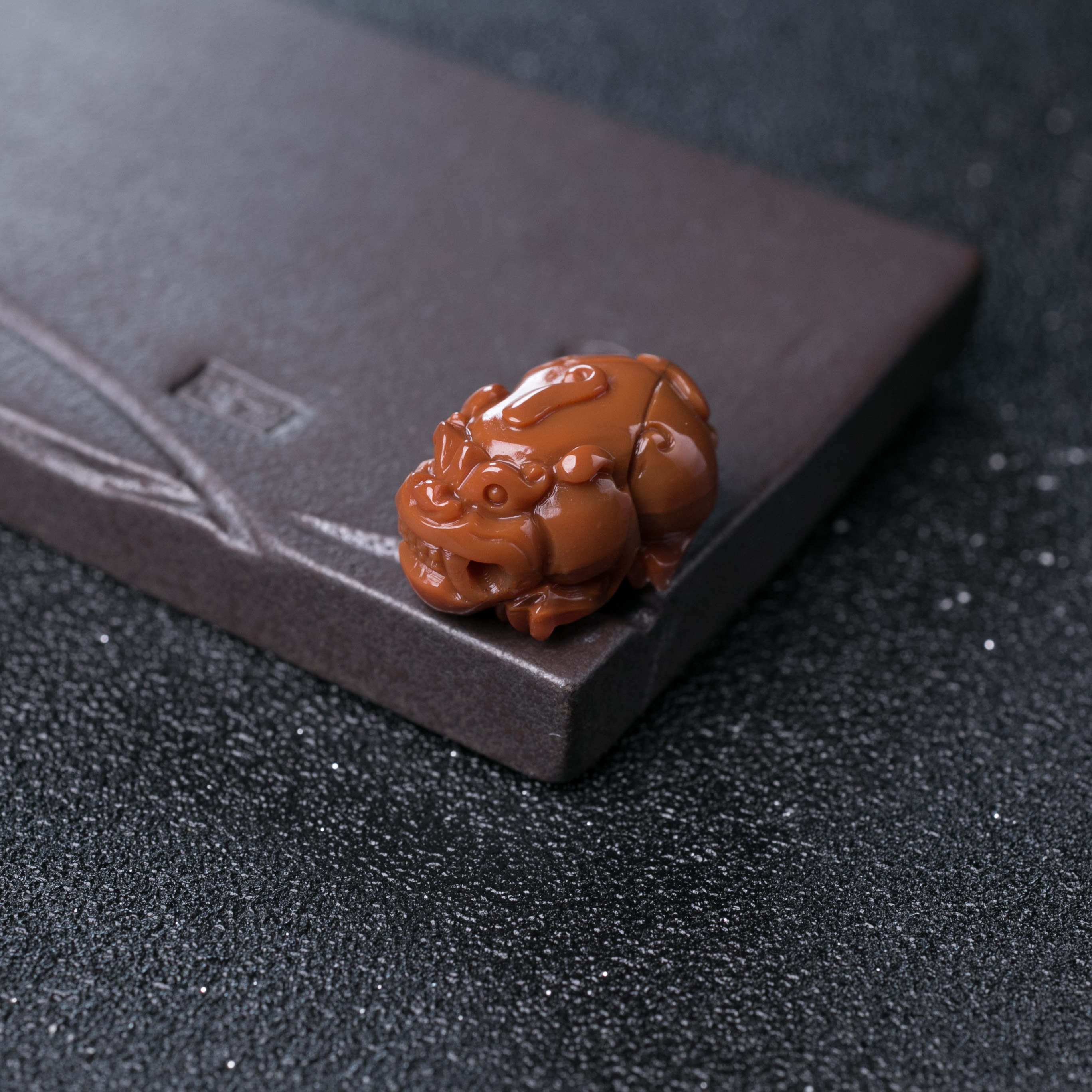 天然柿子红南红貔貅吊坠-红掌柜