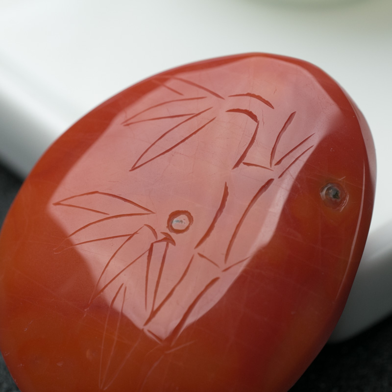 红白料南红仙鹤吊坠-红掌柜