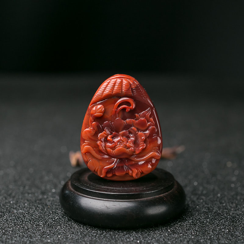 俏色南红牡丹花吊坠-红掌柜