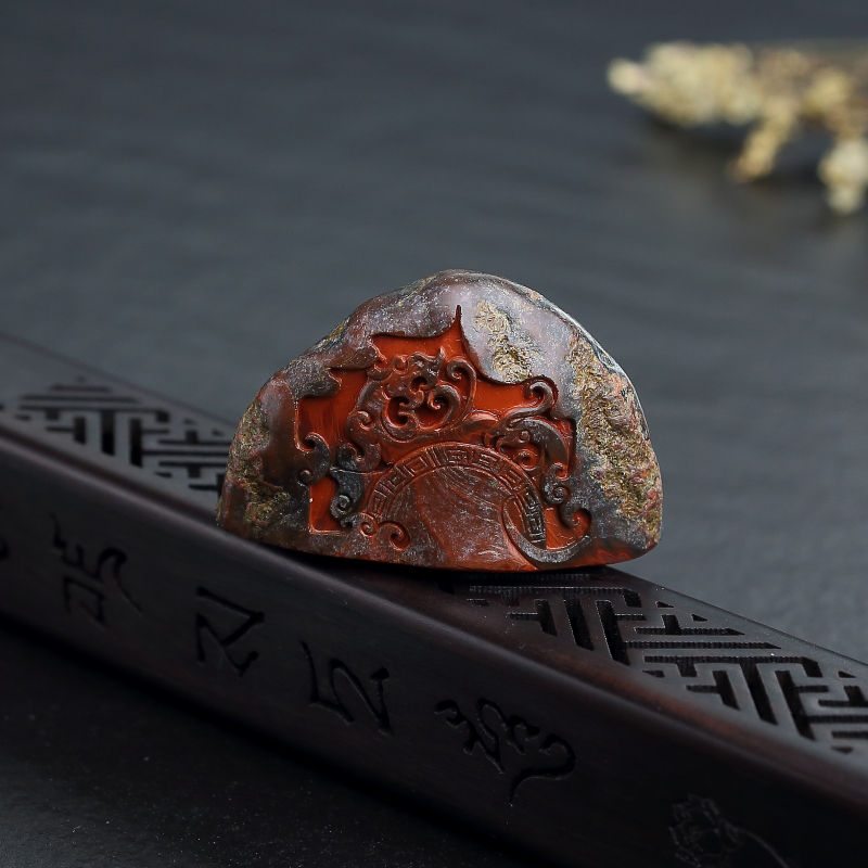 天然铁皮包浆料南红仿古龙凤吊坠-红掌柜