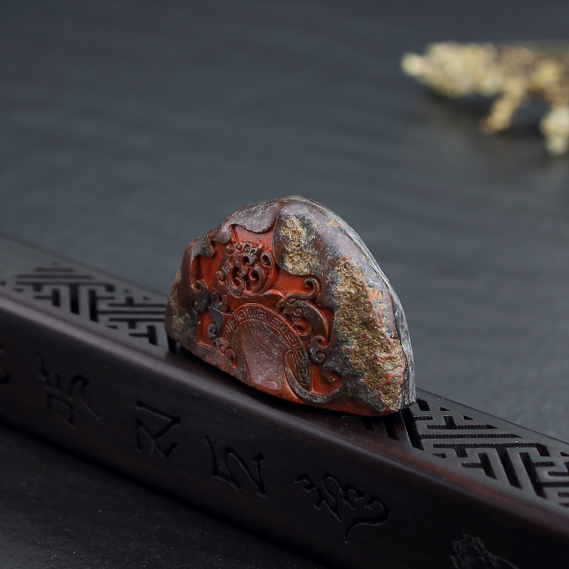 天然包浆料南红仿古龙凤吊坠-红掌柜