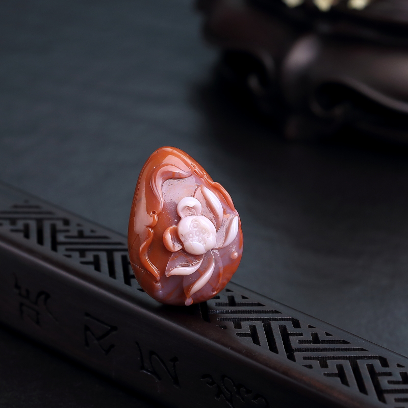 天然红白料南红莲花吊坠-红掌柜