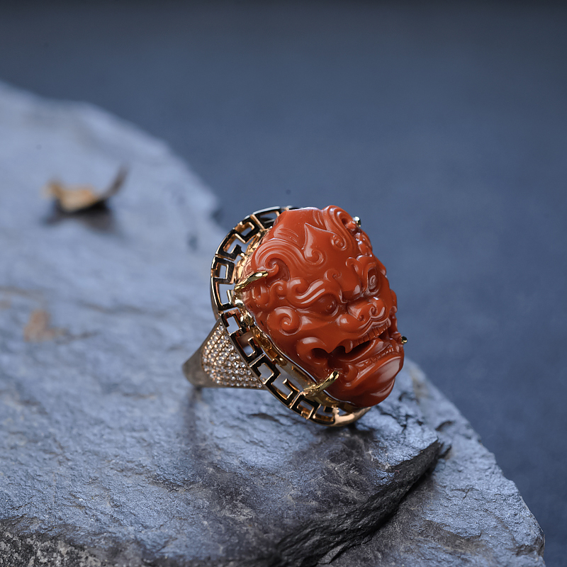 18K金镶钻天然柿子红南红龙头戒指-红掌柜