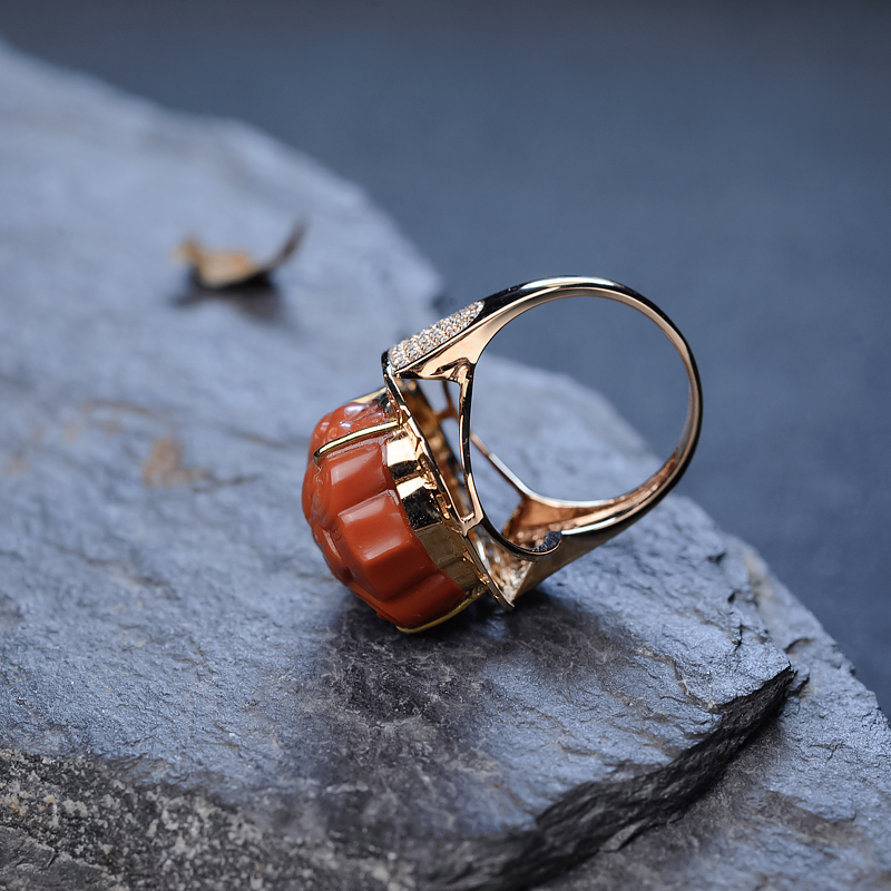 18K金镶钻川料天然南红龙头戒指-红掌柜