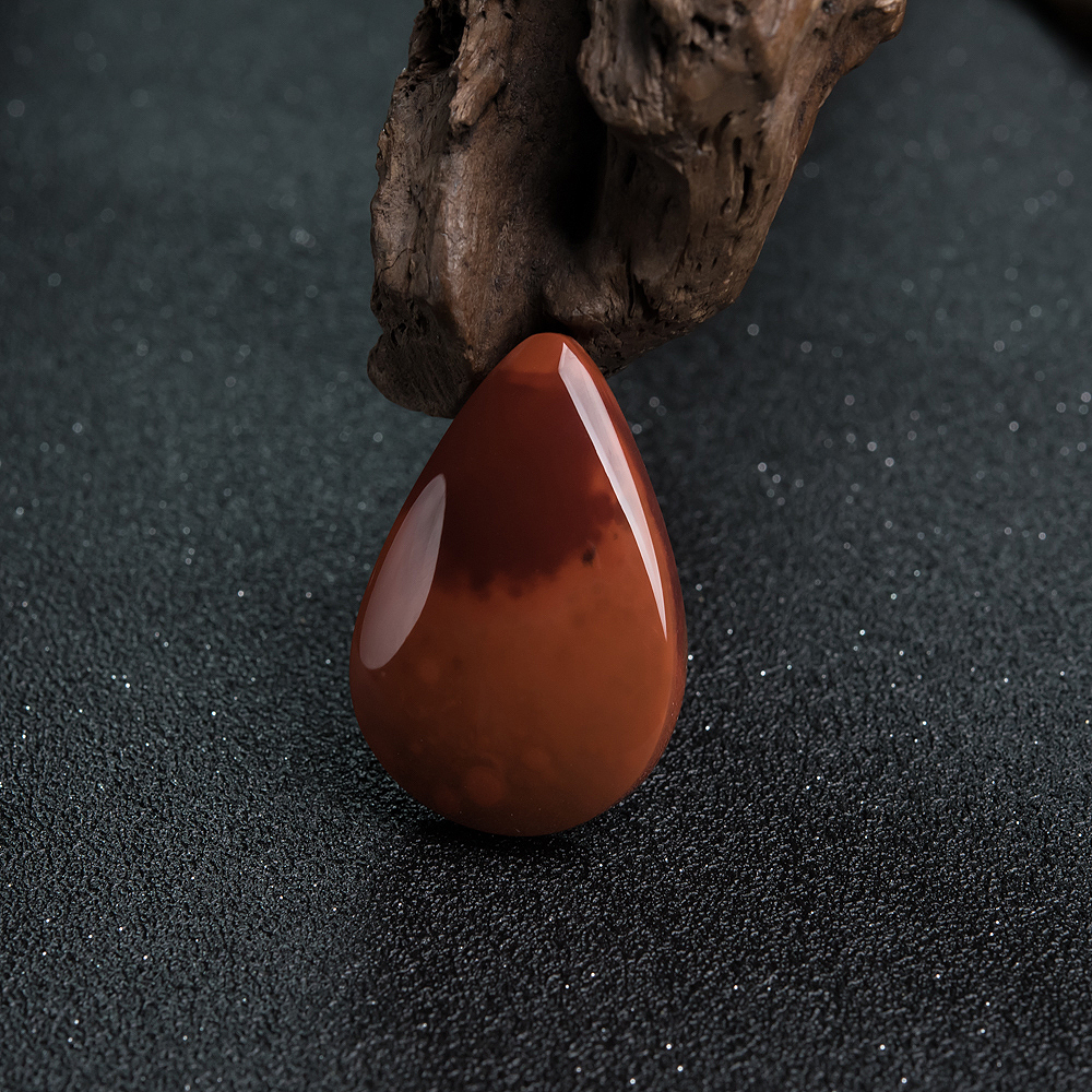 天然俏色南红水滴吊坠-红掌柜