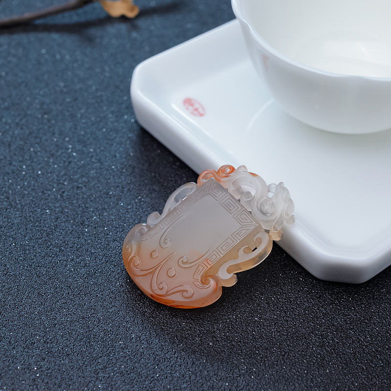 南红府上有龙吊坠-红掌柜