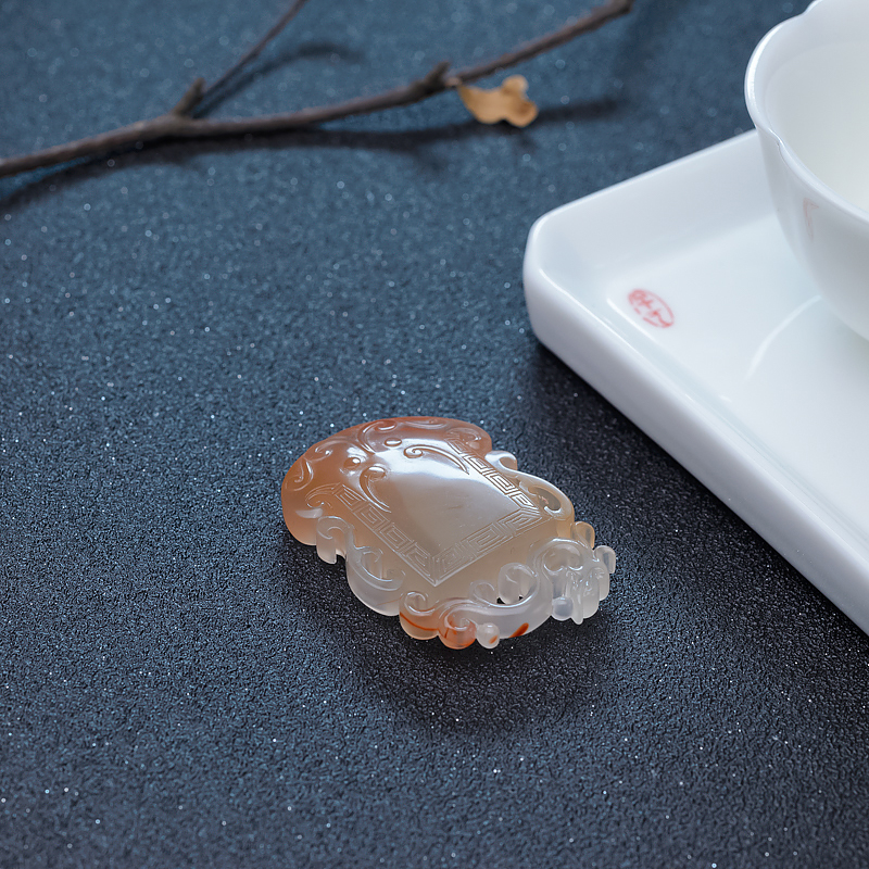 天然南红府上有龙吊坠-红掌柜