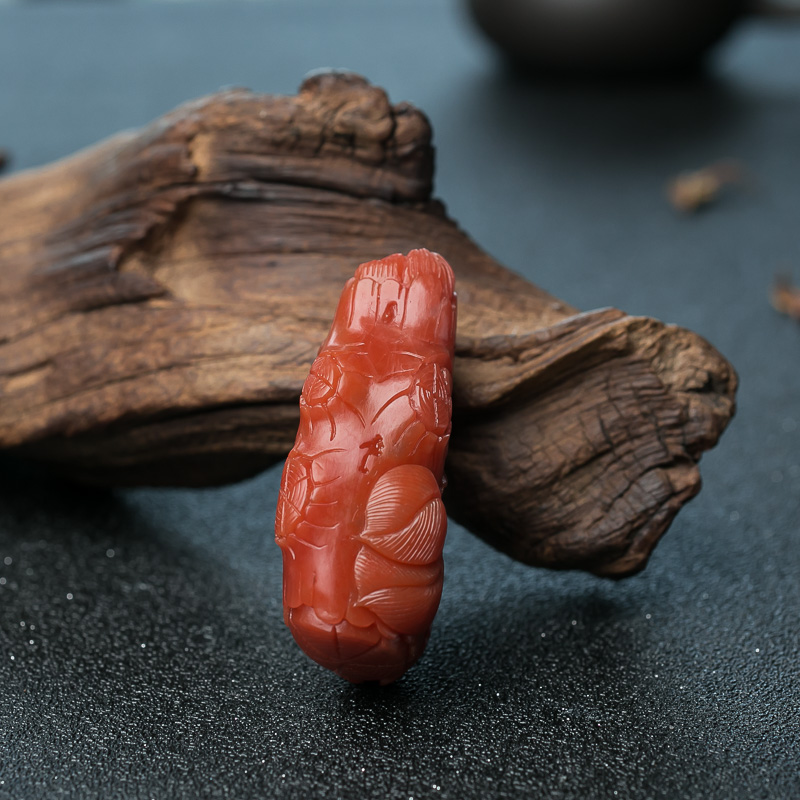 天然南红一鸣惊人吊坠-红掌柜