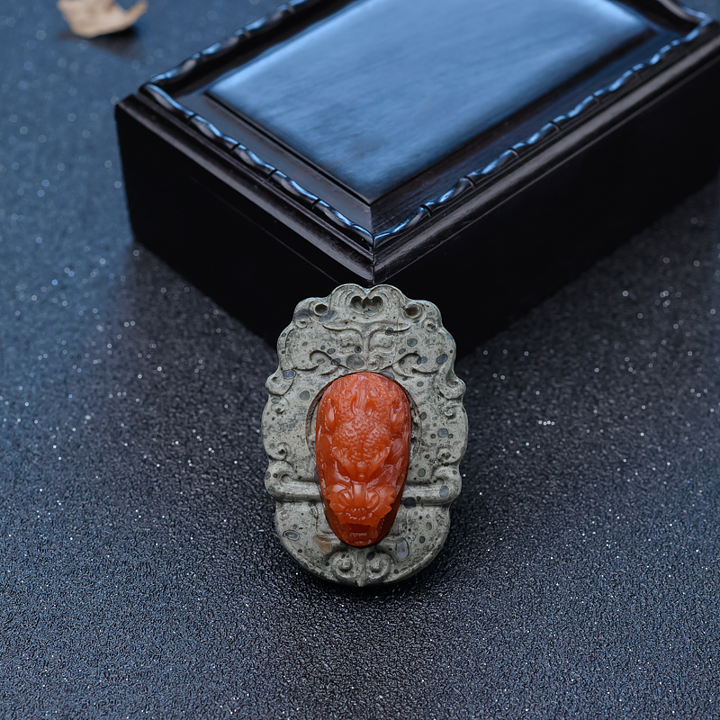 镶柿子红南红龙头吊坠-红掌柜