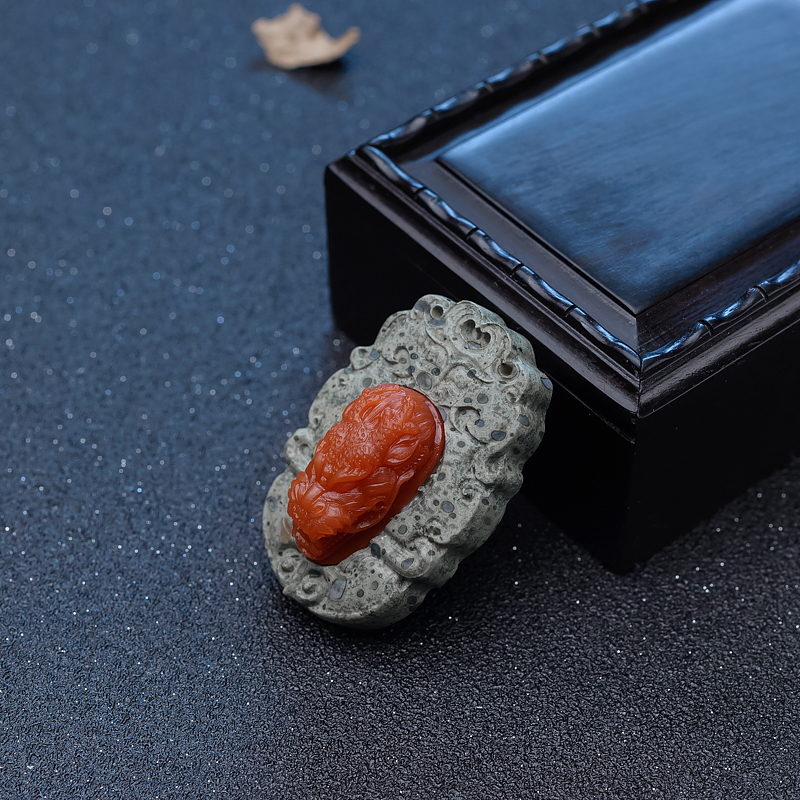 柿子红南红龙头吊坠-红掌柜