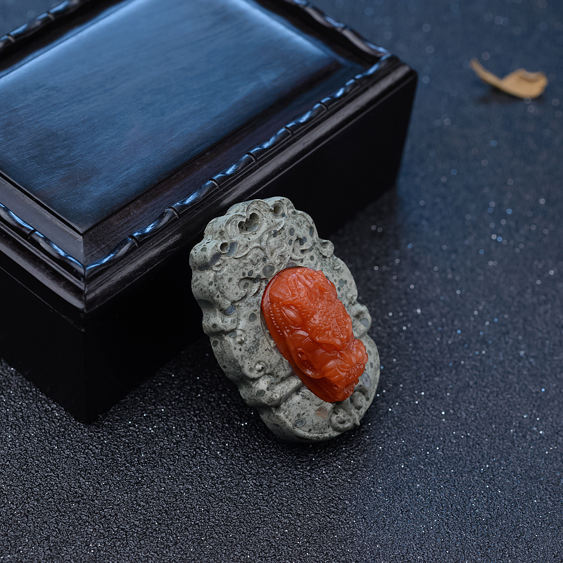 镶南红龙头吊坠-红掌柜