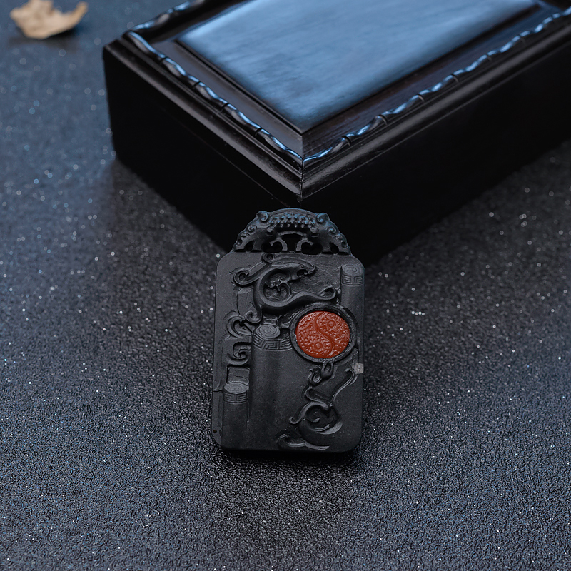 镶柿子红南红仿古龙吊坠-红掌柜