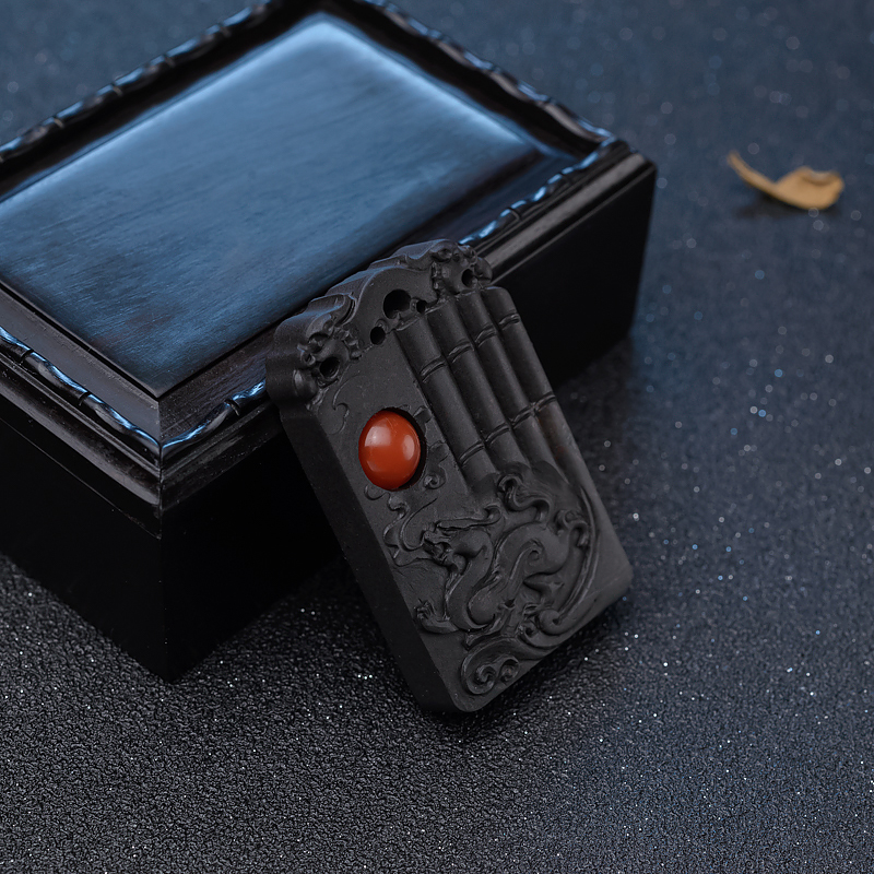 镶南红龙牌吊坠-红掌柜