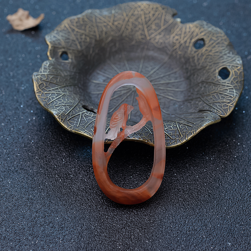 天然冰飘料南红镂空花鸟吊坠-红掌柜