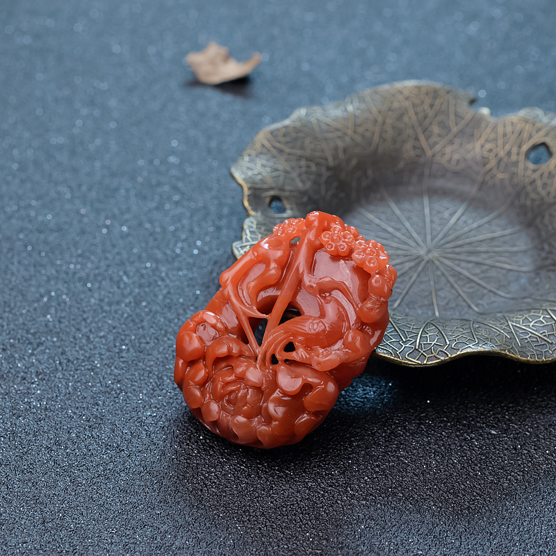 南红镂雕喜上眉梢吊坠-红掌柜