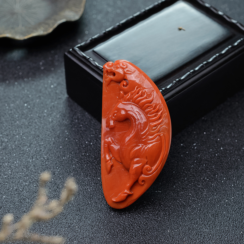 柿子红南红龙马精神吊坠-红掌柜