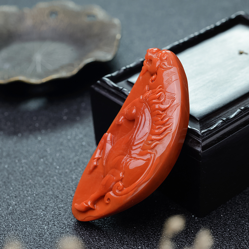 南红龙马精神吊坠-红掌柜