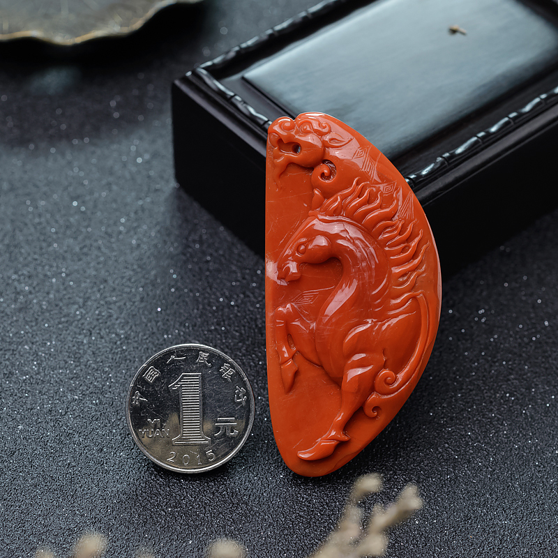 川料南红龙马精神吊坠-红掌柜