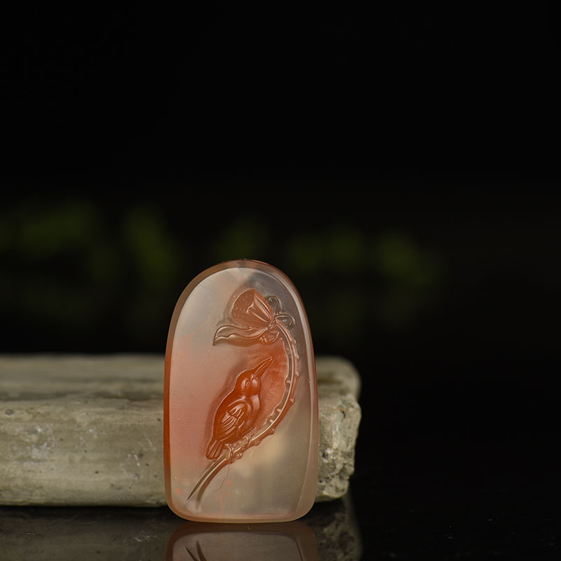 俏色南红亭亭玉立吊坠-红掌柜