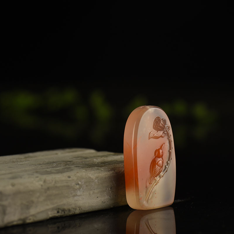 川料南红亭亭玉立吊坠-红掌柜