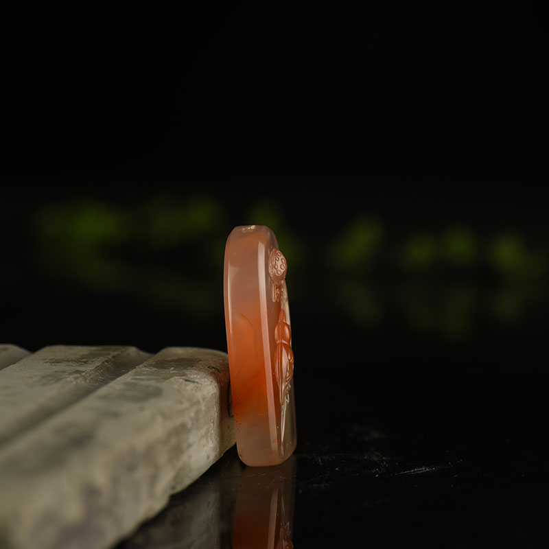 川料南红亭亭玉立吊坠-红掌柜