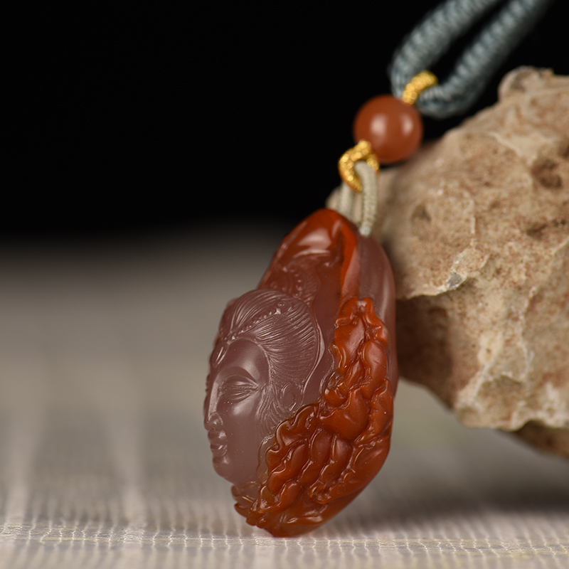 冻料南红仕女吊坠-红掌柜