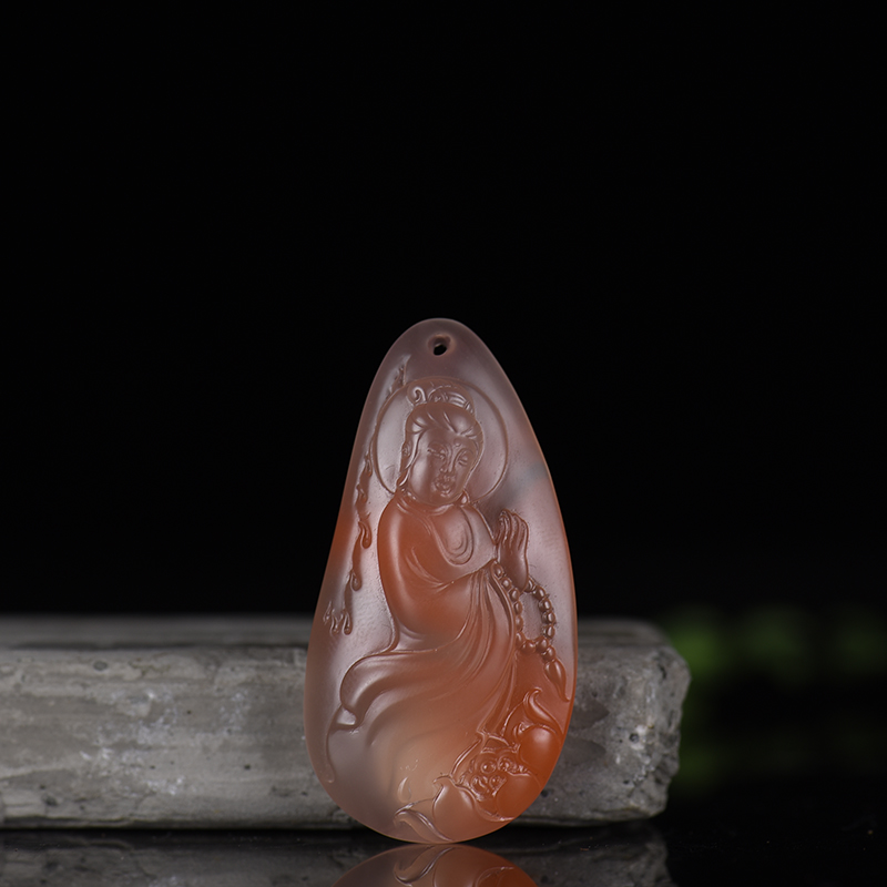 俏色南红水月观音吊坠-红掌柜