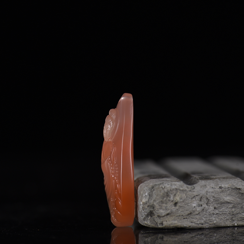 俏色南红水月观音挂坠-红掌柜