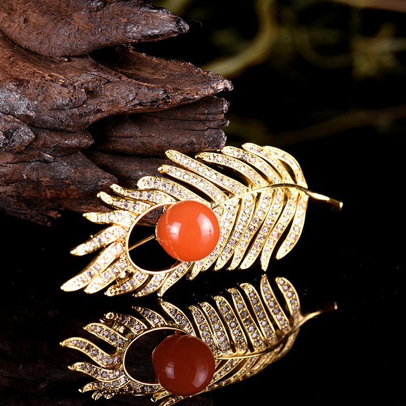 锆石樱桃红南红胸针-红掌柜