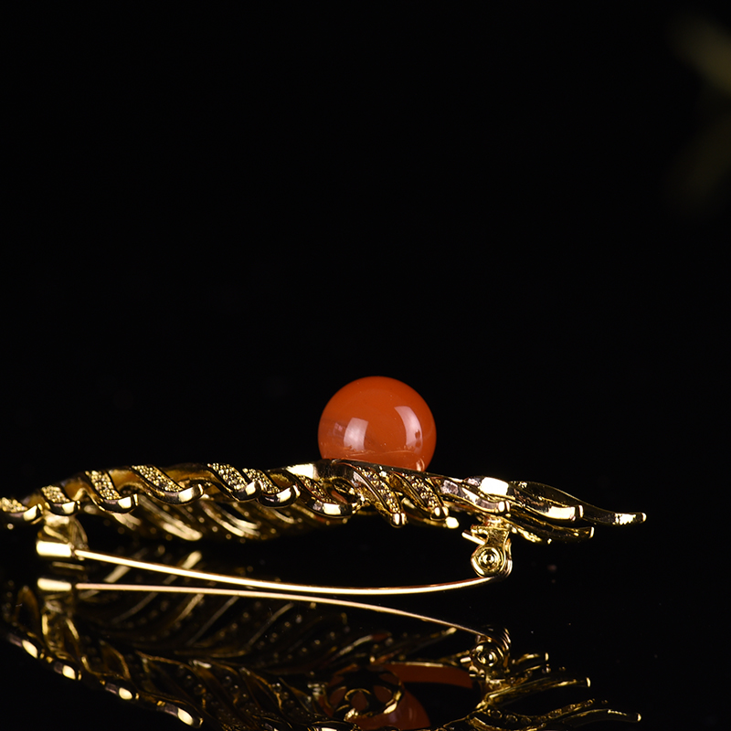 南红胸针-红掌柜