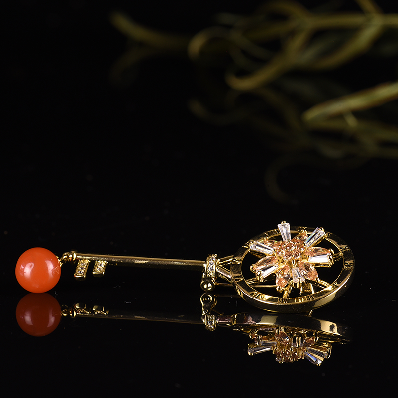 合金镶南红胸针-红掌柜